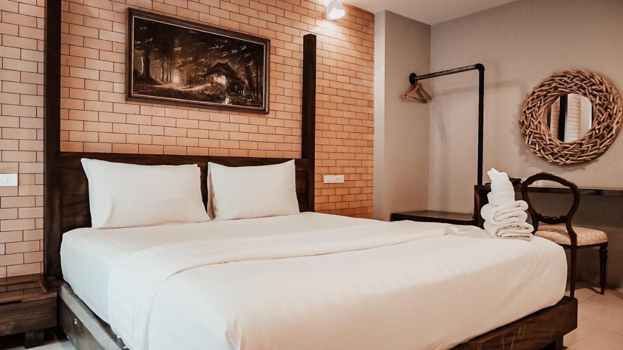 Letana Hotel Bang Phli Buitenkant foto