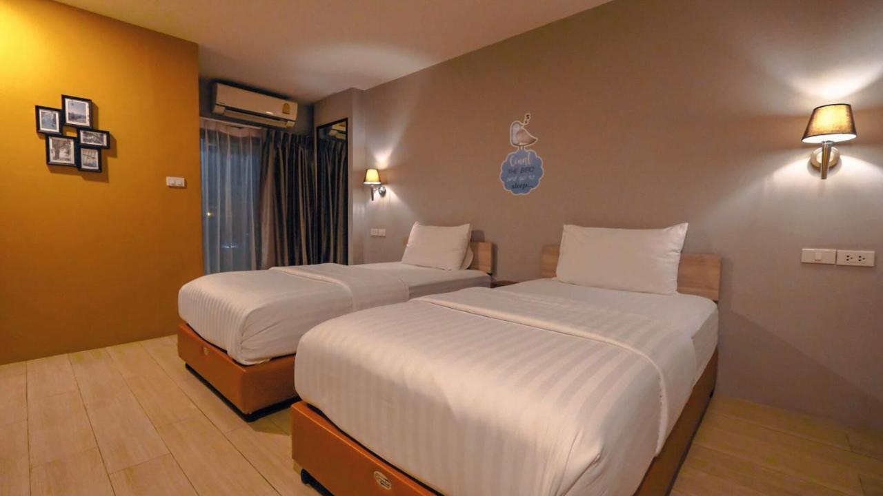 Letana Hotel Bang Phli Buitenkant foto